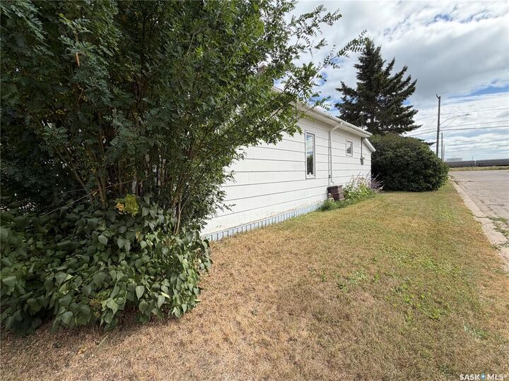 Property Photo: 277 2nd Avenue W SK S0A 2P0
