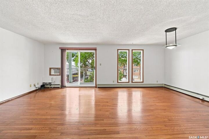 Property Photo: 918 Argyle Avenue 203 SK S7H 2V9
