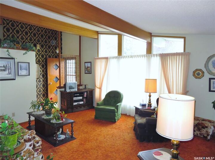 Property Photo: 639 Acadia Drive SK S7H 3V8