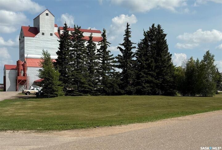 Property Photo:  130 3rd Street E  SK S0M 0Y0 