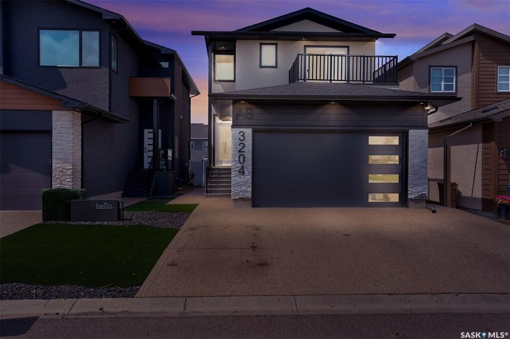 Property Photo:  3204 Crosbie Crescent  SK S4V 3S4 