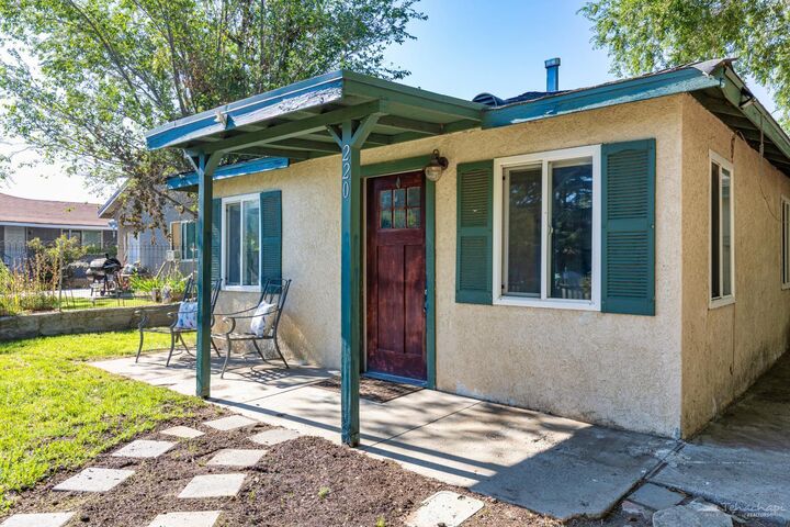 Property Photo:  220 I Street  CA 93561 
