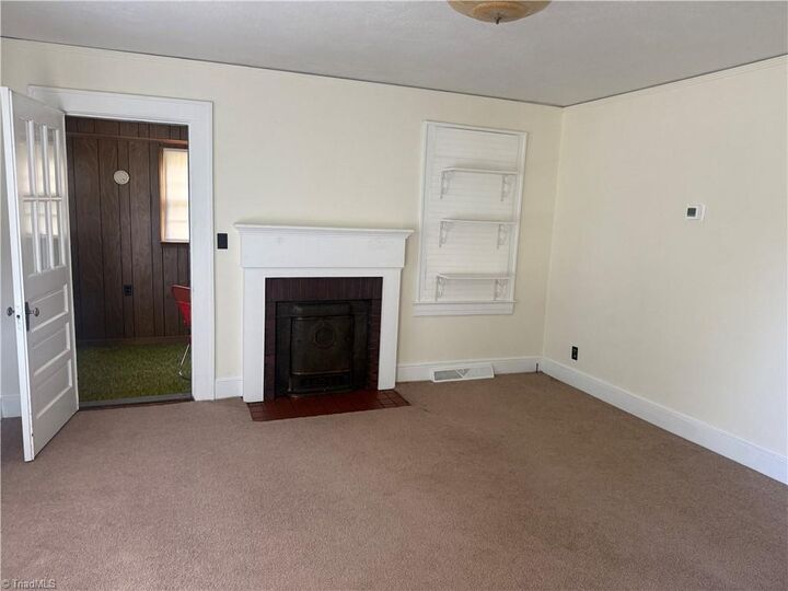 Property Photo: 302 N 7th Avenue NC 27027