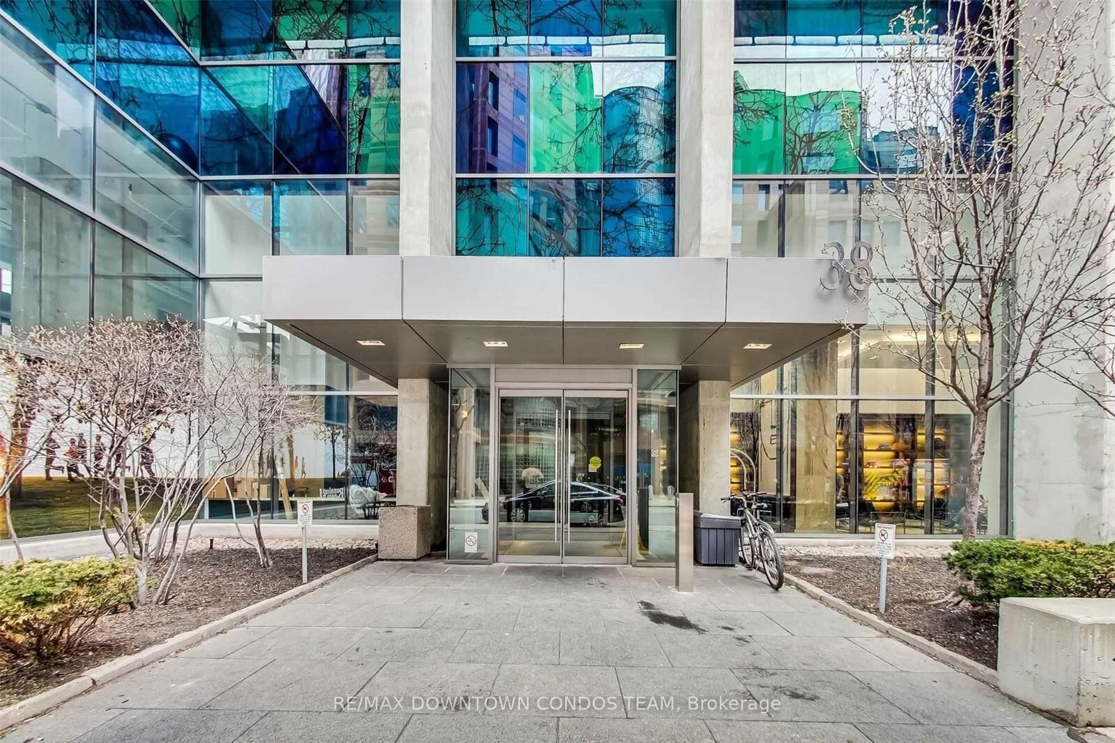 Property Photo: 38 Grenville Street 1503 ON M4Y 1A5