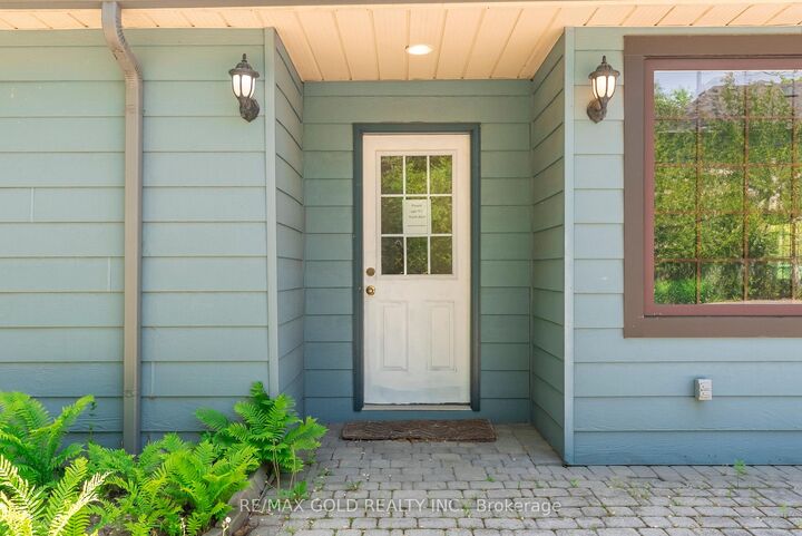 Property Photo: 1356 Oak Lane ON L5H 2X7