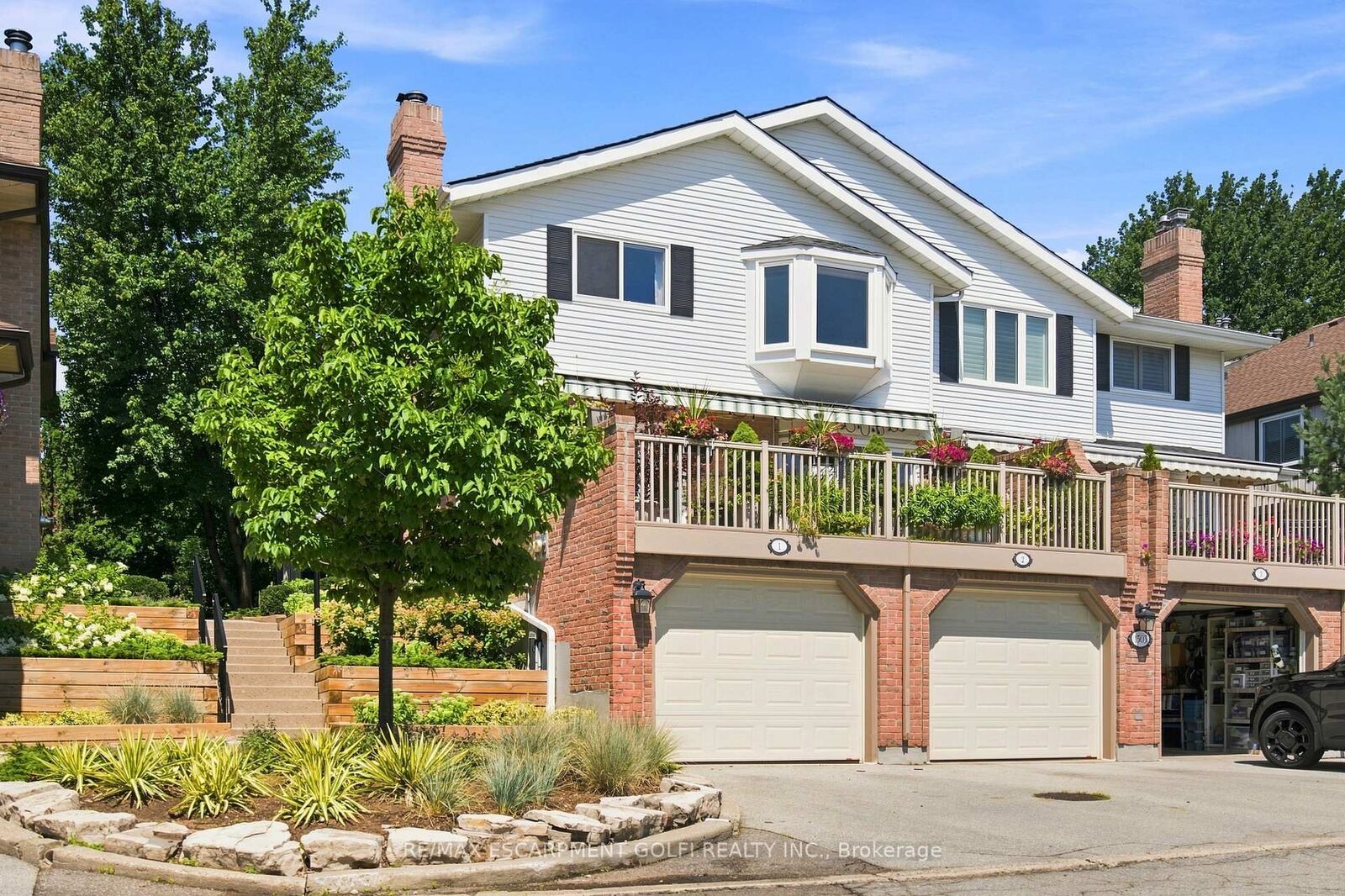 Property Photo: 1503 Upper Middle Road 1 ON L7P 4M5