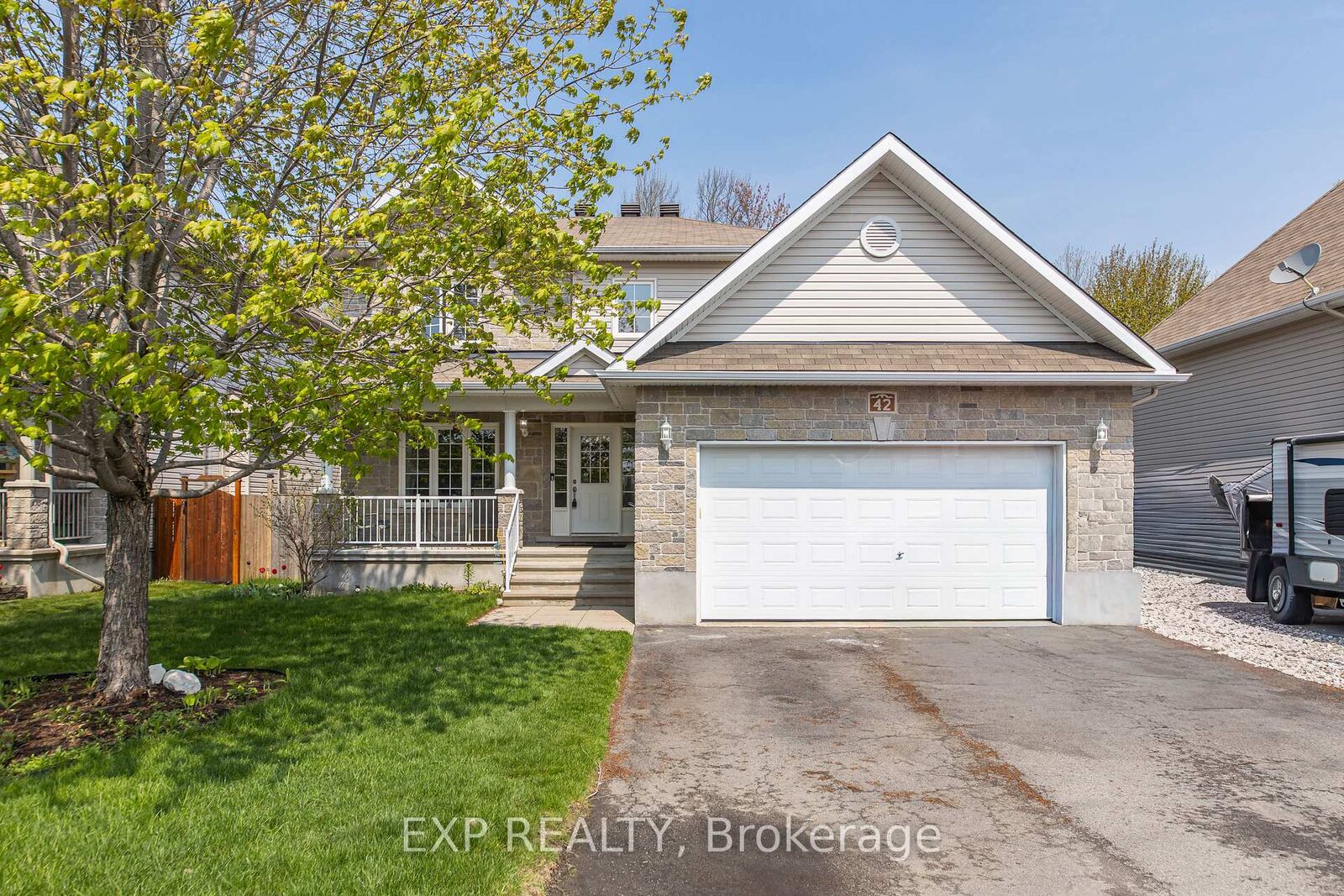 Property Photo: 42 Oasis Street ON K0A 2M0