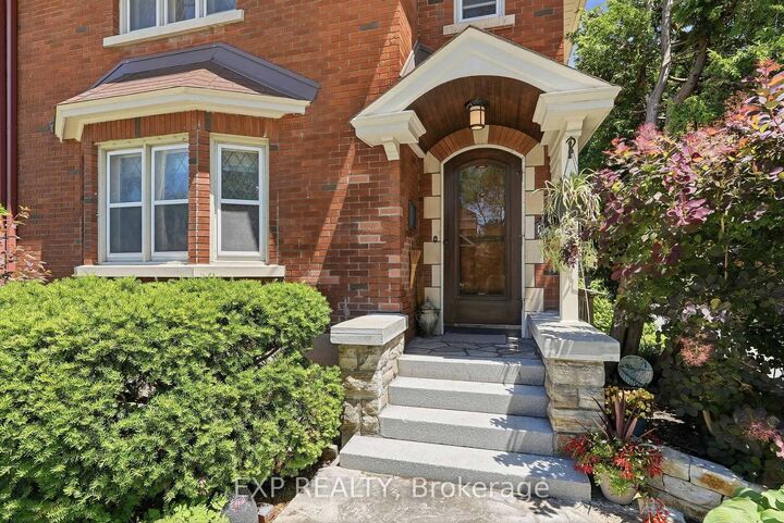 Property Photo: 421 Hamilton Avenue S ON K1Y 1E2