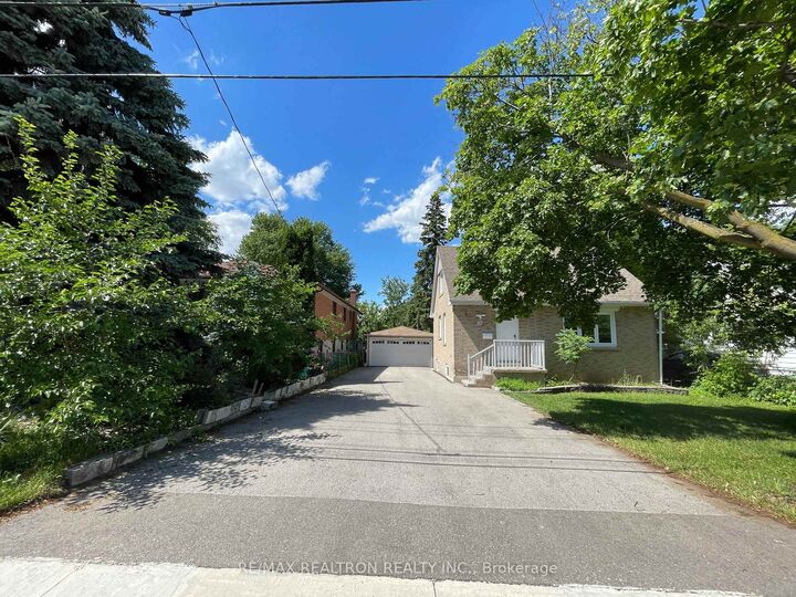 52 Glen Cameron Road — photo 1