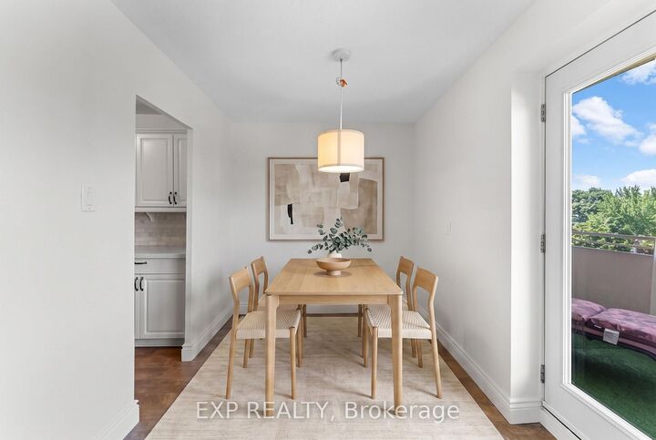 Property Photo:  2485 Woking Crescent 403  ON L5K 1Z6 