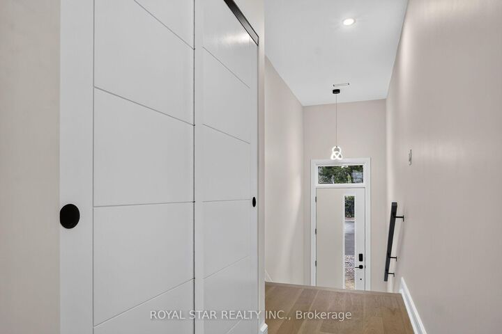 Property Photo:  526 Mutual Street A  ON K1K 1C6 