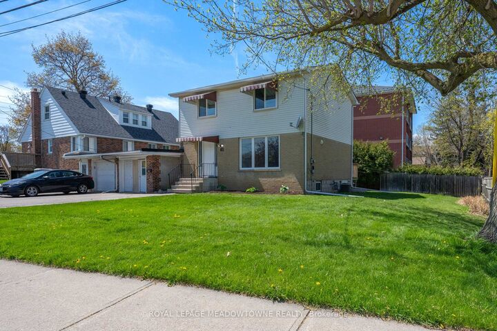 Property Photo: 82 Maple Avenue ON L7G 1X7