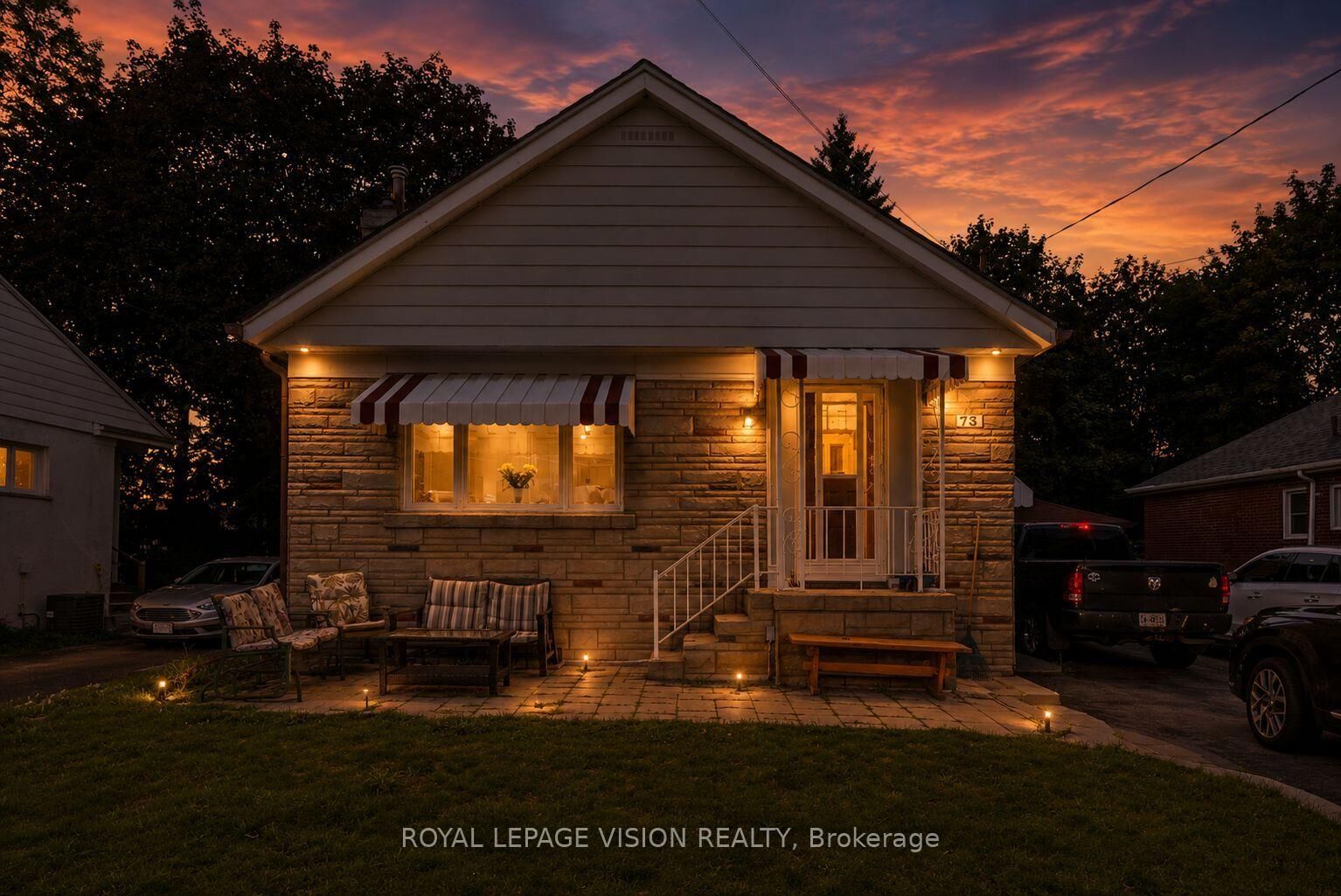 Photo de la propriété: 73 McCowan Road ON M1M 3M3