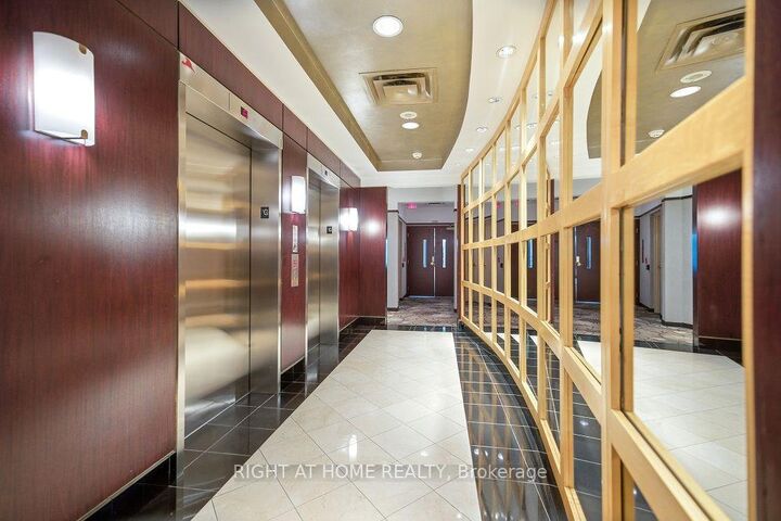 2111 Lake Shore Boulevard W 508 — photo 1