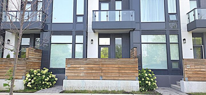 Photo de la propriété: 3 Rosewater Street Th116w ON L4C 5T6