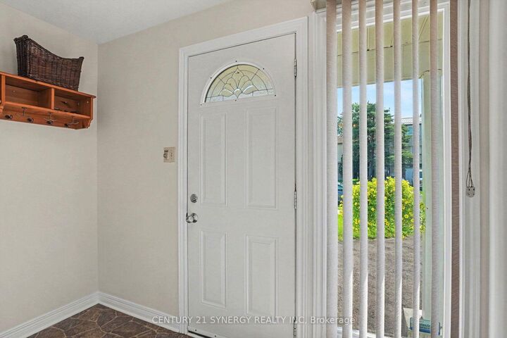 Property Photo: 1078 Alenmede Crescent ON K2B 8H3