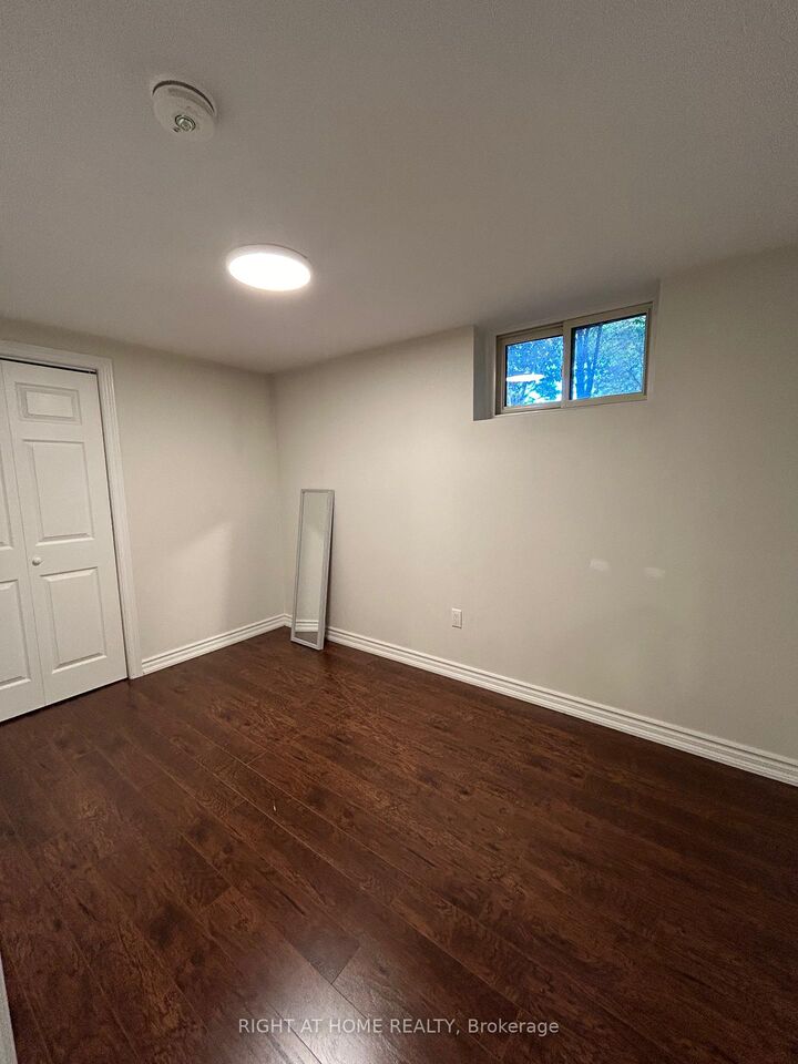 Property Photo:  36 Aurora Heights Drive  ON L4G 2W7 