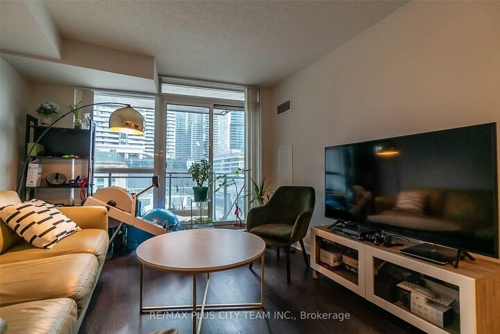 Property Photo: 33 Bay Street 602 ON M5J 2Z3