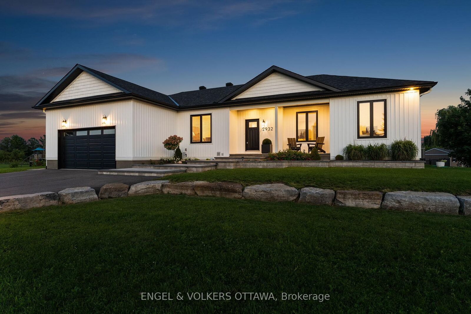 Property Photo: 2932 Danbury Way ON K0A 2T0