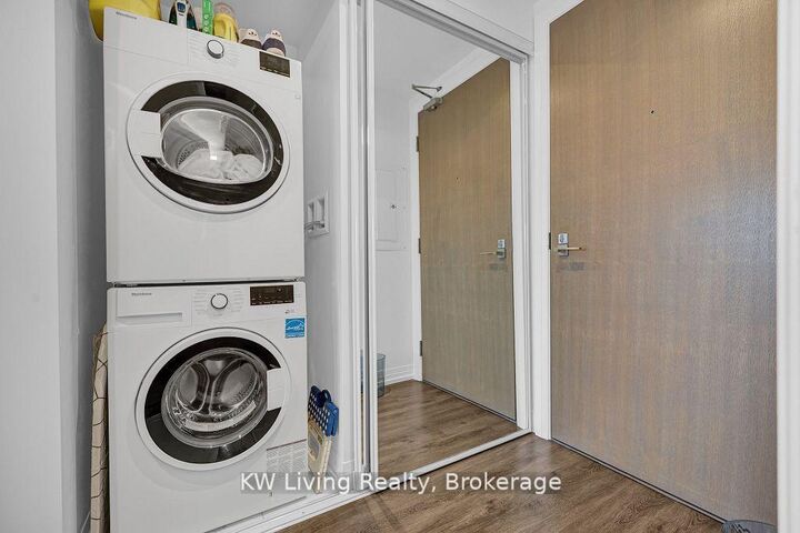 Property Photo:  251 Jarvis Street 2911  ON M5B 0C3 