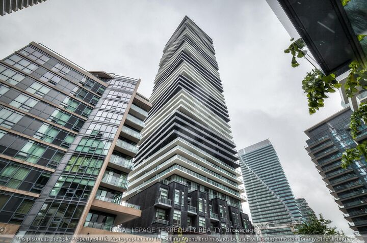 Property Photo: 56 Annie Craig Drive 606 ON M8V 0C8