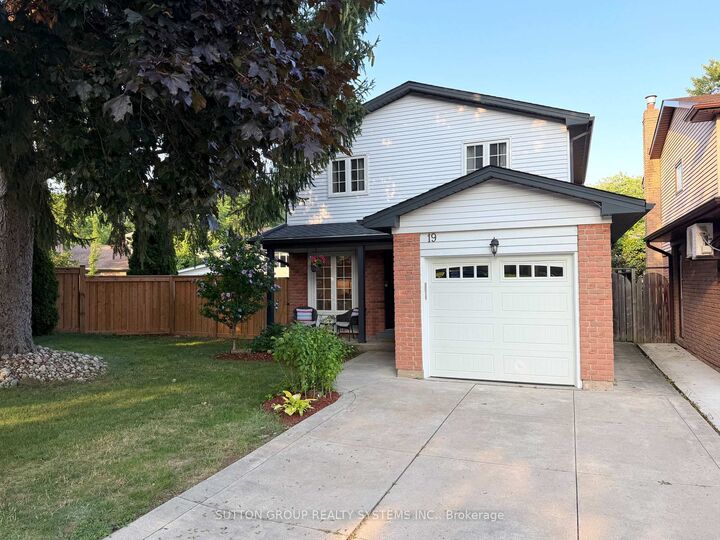 Property Photo: 19 Parkway Place ON L9H 6K3