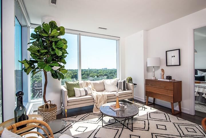 Property Photo: 18 Erskine Avenue 1909 ON M4P 0C9