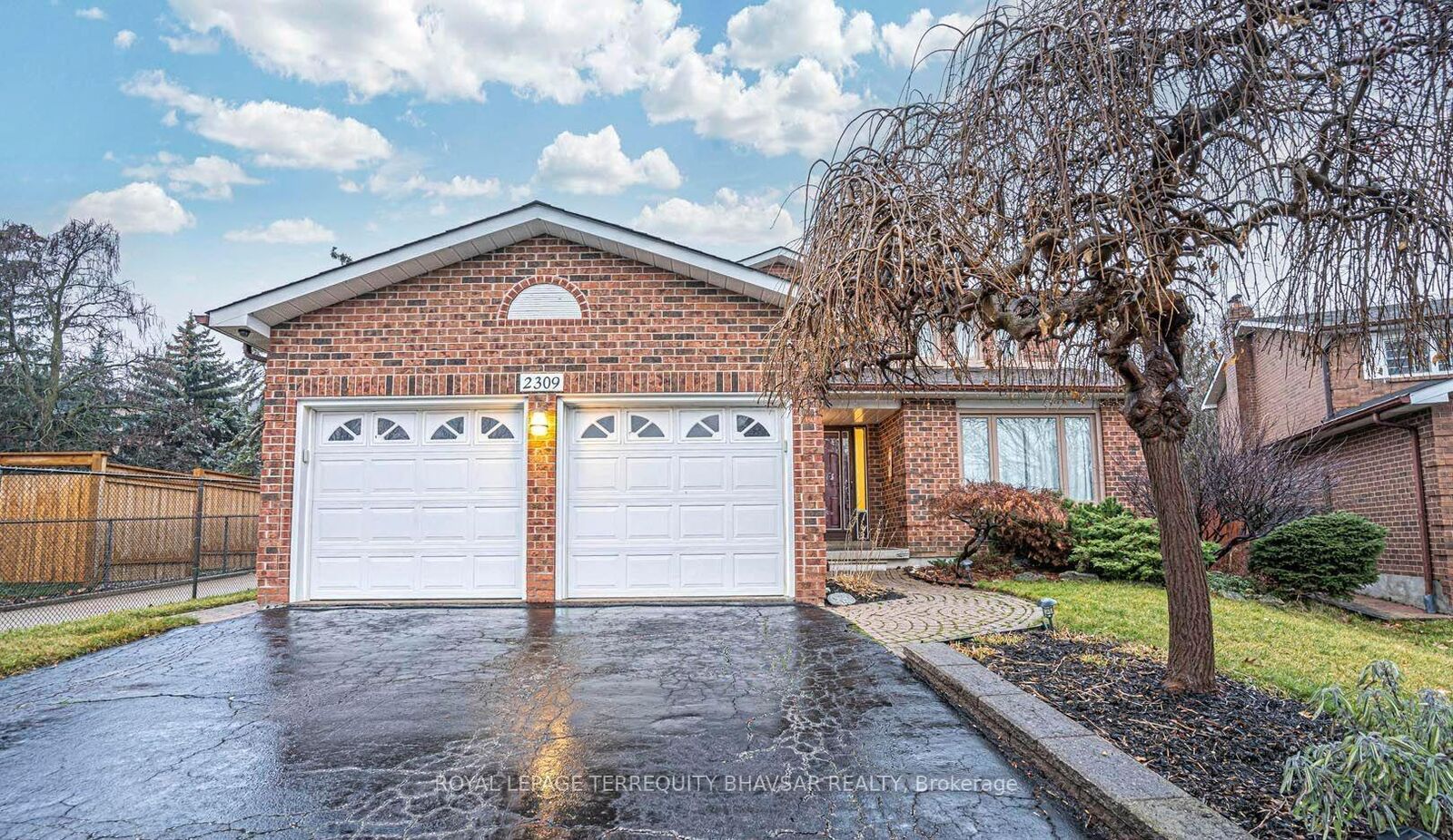 Property Photo: 2309 Beejay Court ON L5M 2N6