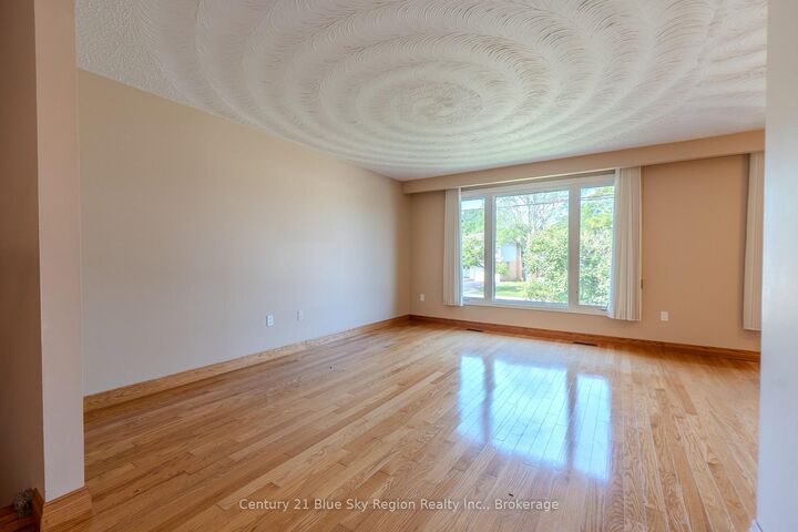 Property Photo: 162 Greenhill Avenue ON P1C 1H8