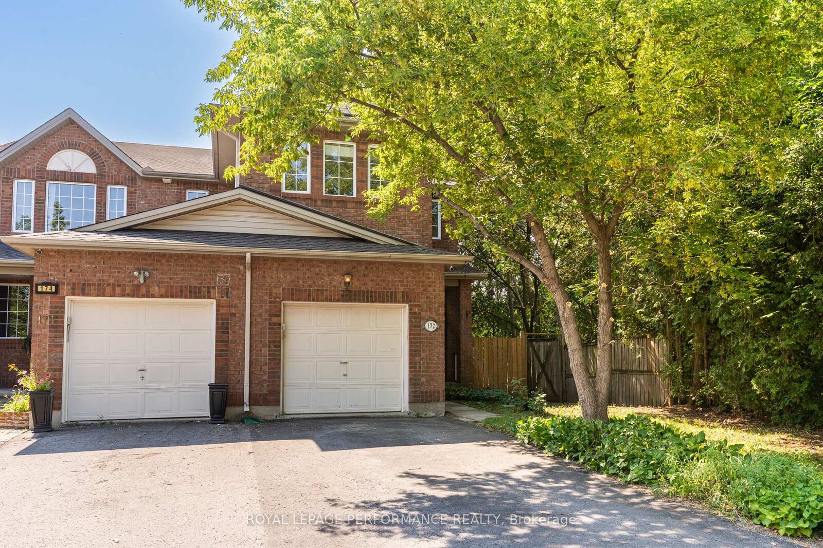Property Photo: 172 Carwood Circle ON K1K 4V6