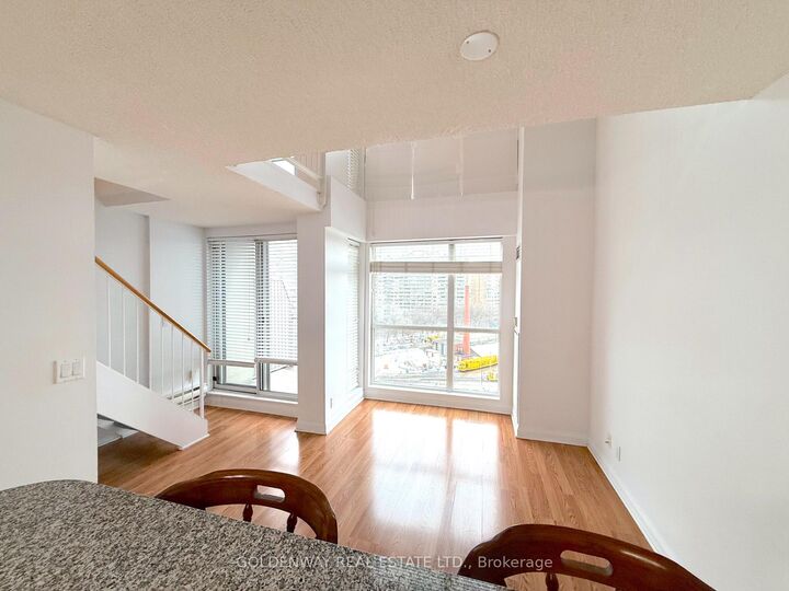 Property Photo: 18 Merton Street 911 ON M4S 3G9
