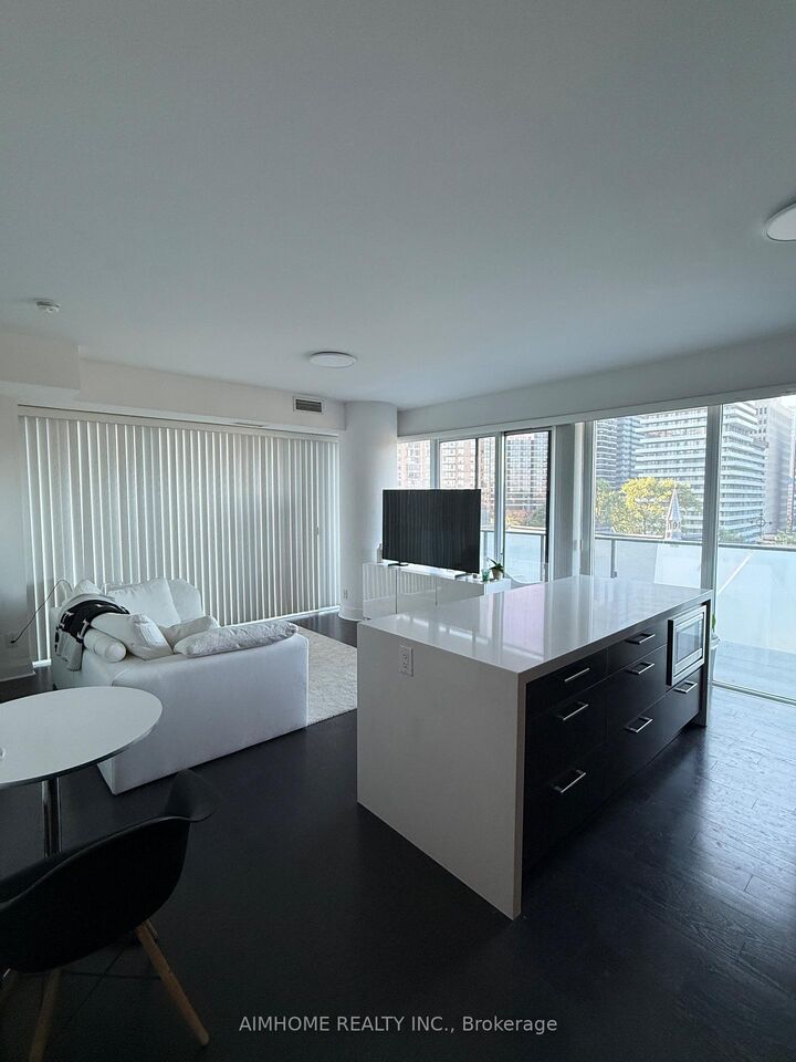 Property Photo: 65 St Mary Street 602 ON M5S 0A6