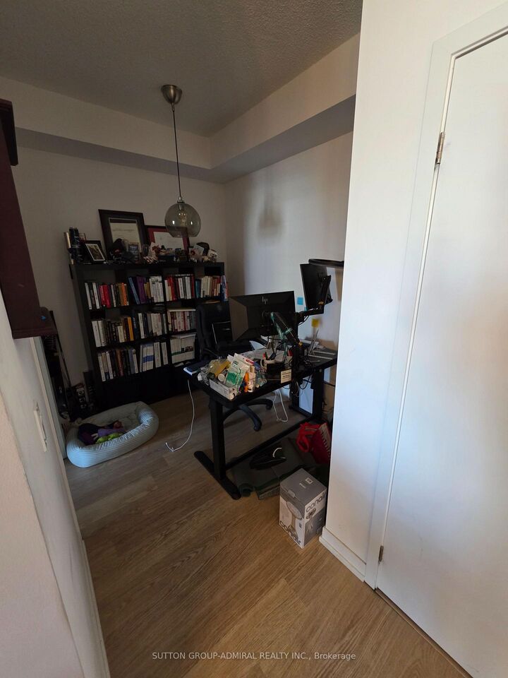 Property Photo: 98 Lillian Street 2316 ON M4S 0A5