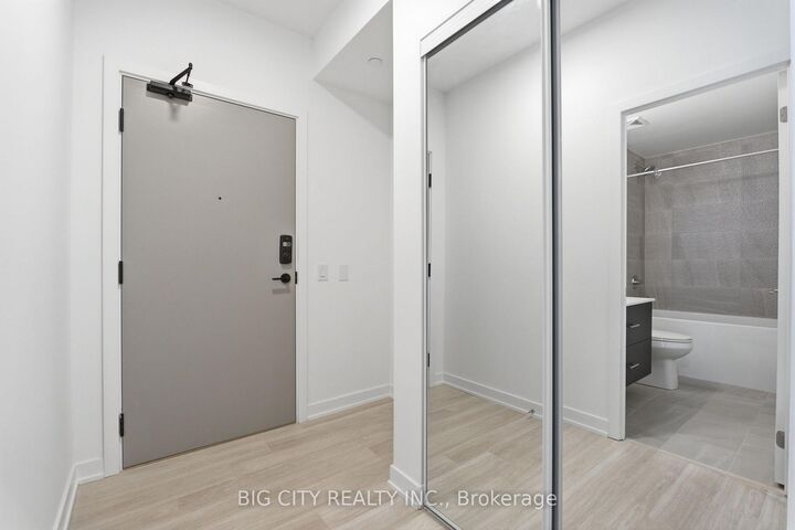 Property Photo: 5105 Hurontario Street 1601 ON L4Z 0C9