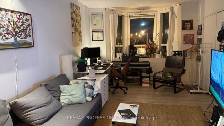 Property Photo: 41 Albemarle Avenue S 3 ON M4K 1H6