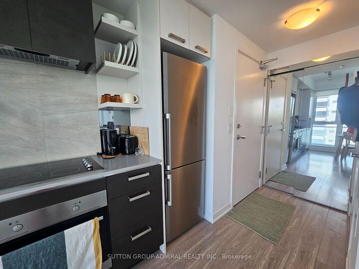 Property Photo: 1830 Bloor Street W 636 ON M6P 3K6
