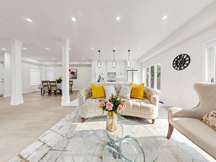 Property Photo: 7 Monaco Crescent ON L4S 1V1