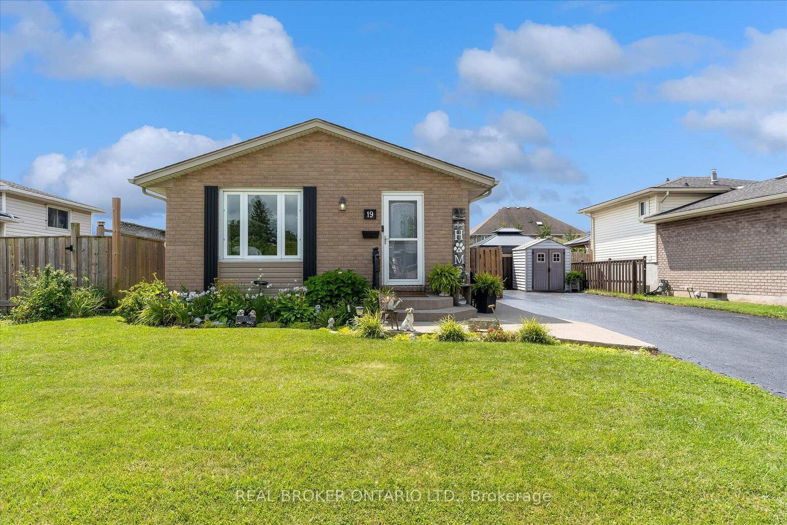 Property Photo: 19 Acadia Drive ON L3C 6L4