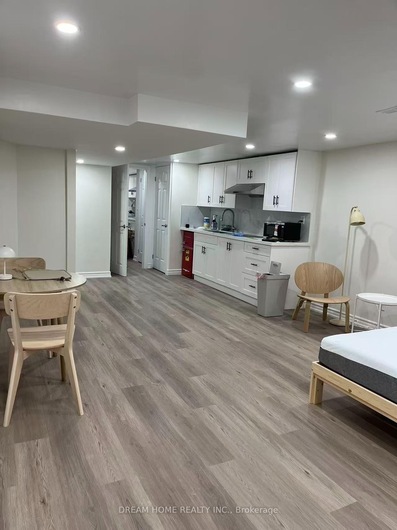 Property Photo: 138 Robert Street B01 ON M5S 2K3