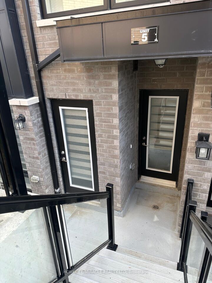 Photo de la propriété:  145 Tapscott Road 5  ON M1B 1E7 