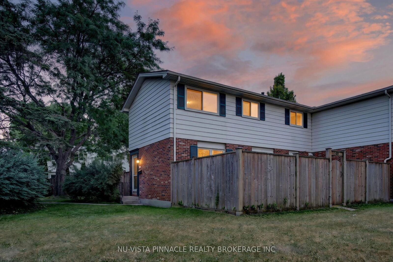 Property Photo: 69 Conway Drive 10 ON N6E 2H4