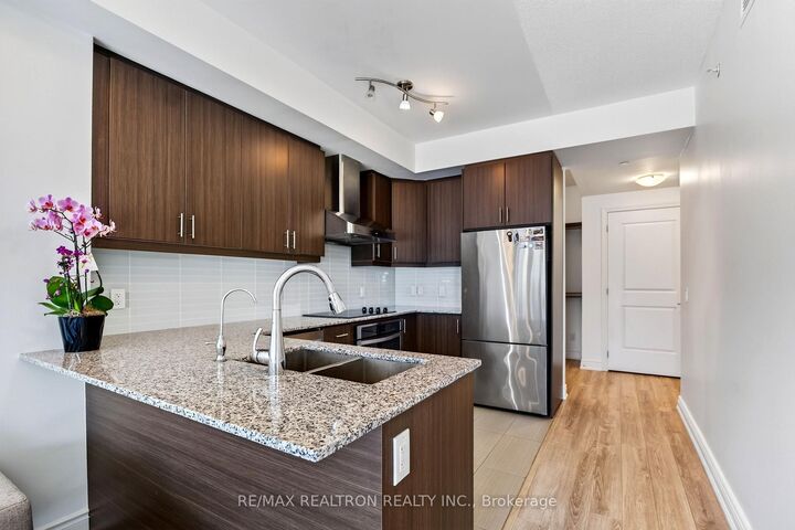 Photo de la propriété: 9618 Yonge Street 801 ON L4C 0X5