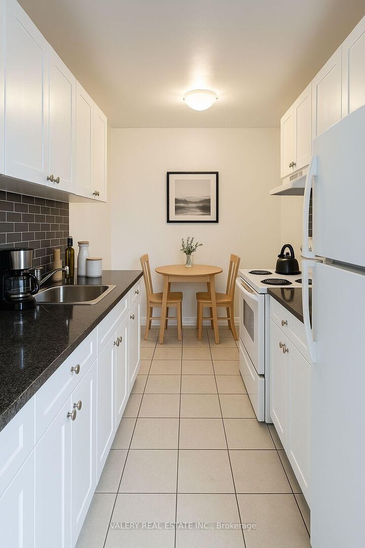 Property Photo: 35 Confederation Drive 717 ON M1G 1A2