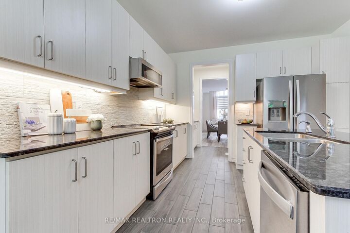 Property Photo: 3046 Monarch Drive ON L3V 8K3