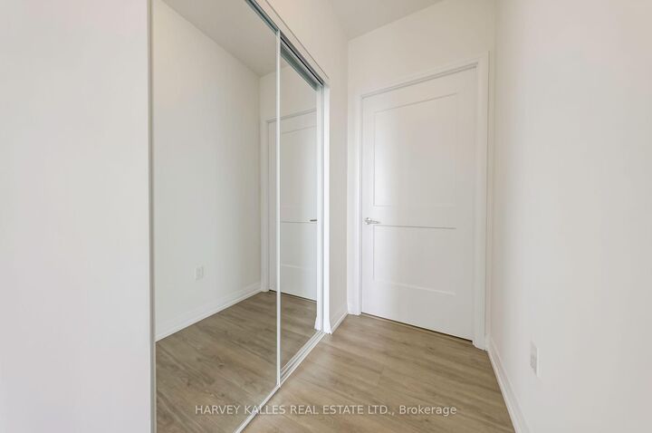 Property Photo: 50 Dunfield Avenue Lph19 ON M4S 0E4