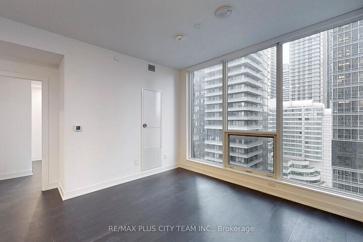 Property Photo: 35 Mercer Street 1613 ON M5V 0V1