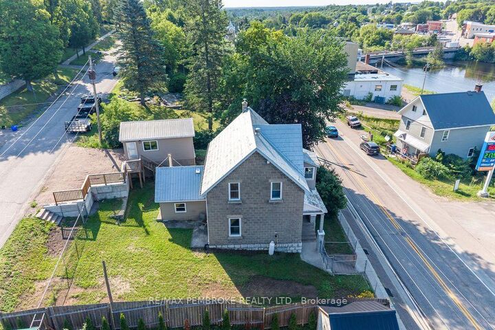 Property Photo:  131 Bonnechere Street W  ON K0J 1T0 