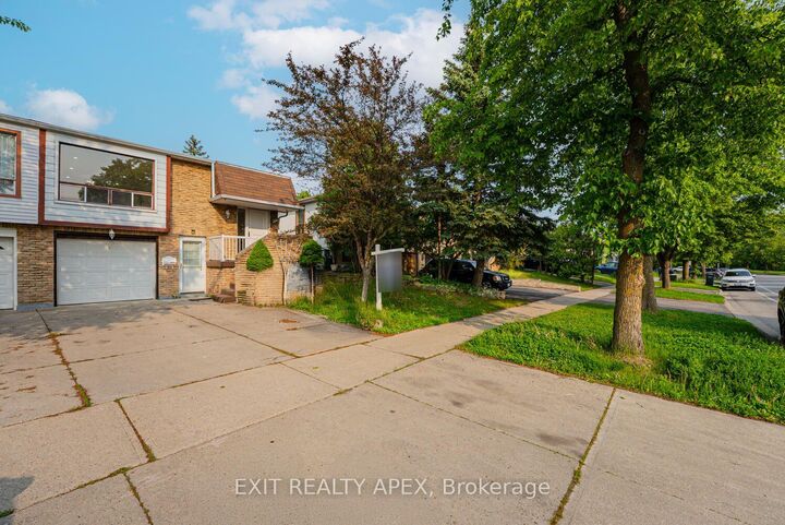 Property Photo:  122 Centre Street N  ON L6V 2Z3 