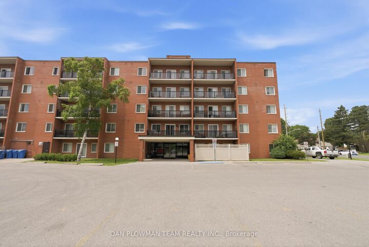 Photo de la propriété:  131 Taunton Road E 204  ON L1G 3T8 