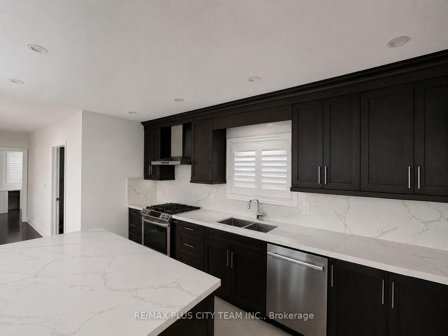 Photo de la propriété:  1027 Pape Avenue A  ON M4K 3W1 